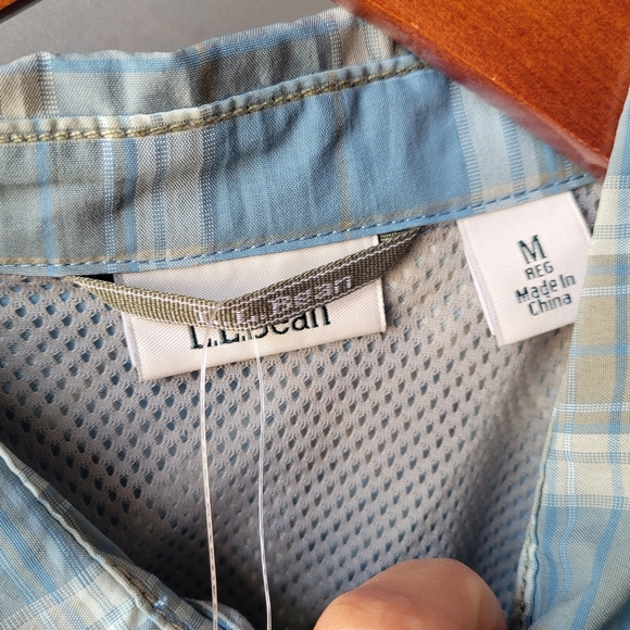 NEW LL Bean Shirt Mens Medium MULTIPLE POCKETS Blue White Button Up Vented Logo - Picture 4 of 13